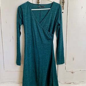 Prana dress, size small, long sleeves. Love this dress and the teal color!